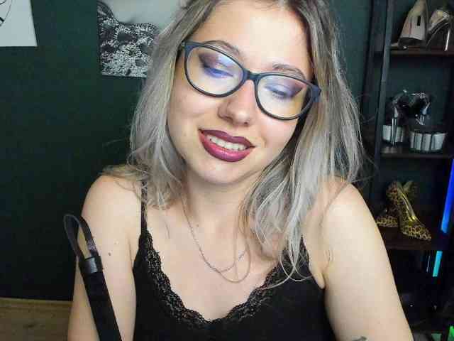 xxHeidiLove webcam