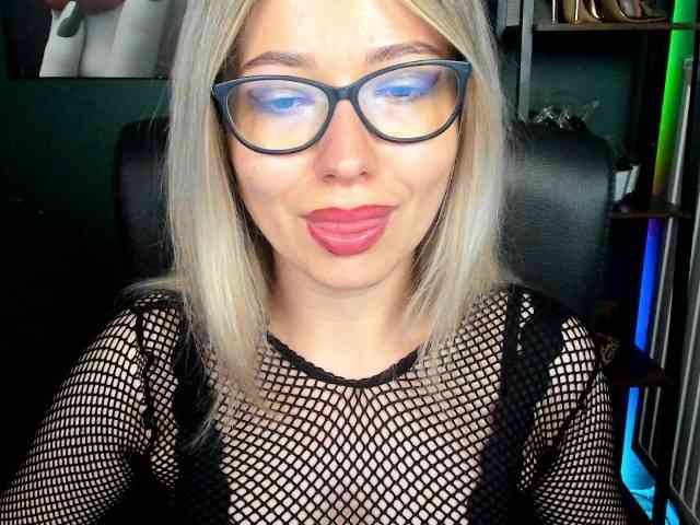 xxHeidiLove webcam