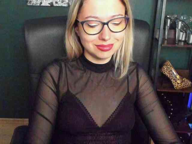 xxHeidiLove webcam