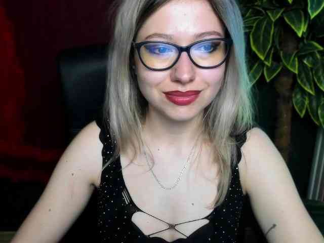 xxHeidiLove webcam