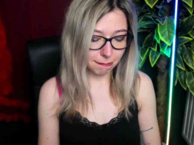 xxHeidiLove webcam