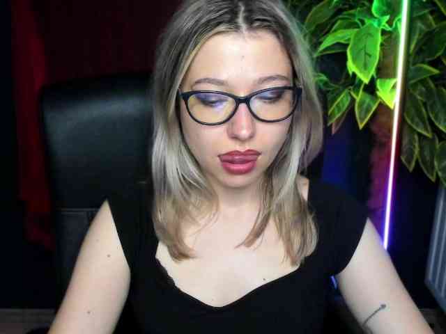 xxHeidiLove webcam