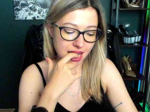 xxHeidiLove webcam