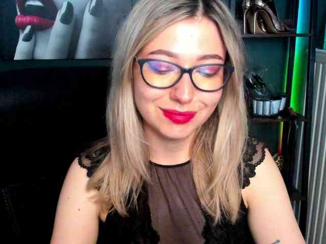 xxHeidiLove webcam