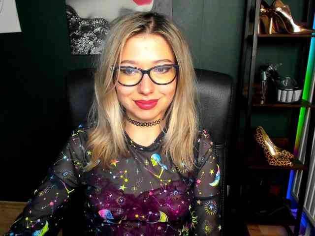 xxHeidiLove webcam