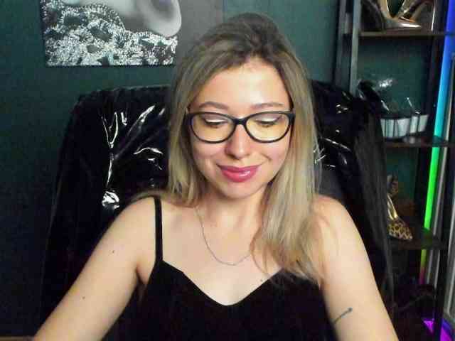 xxHeidiLove webcam