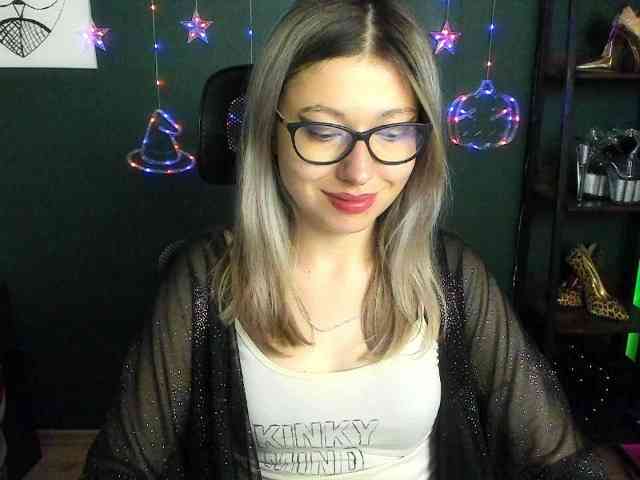 xxHeidiLove webcam