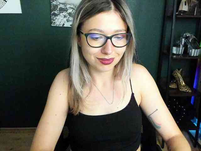 xxHeidiLove webcam
