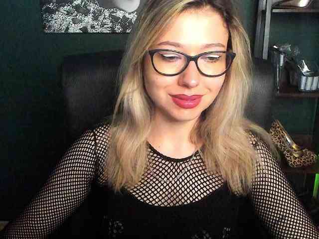xxHeidiLove webcam