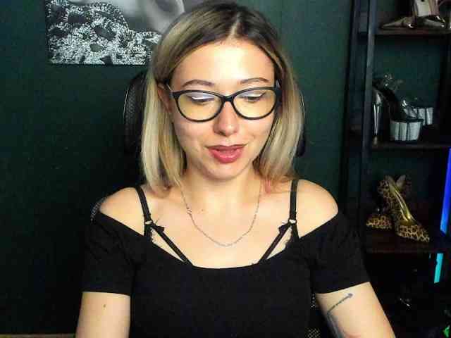 xxHeidiLove webcam