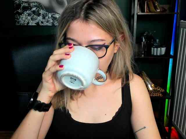 xxHeidiLove webcam