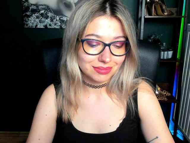 xxHeidiLove webcam