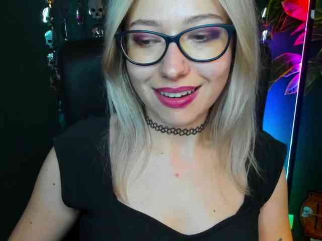xxHeidiLove bongacams