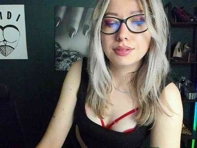xxHeidiLove webcam