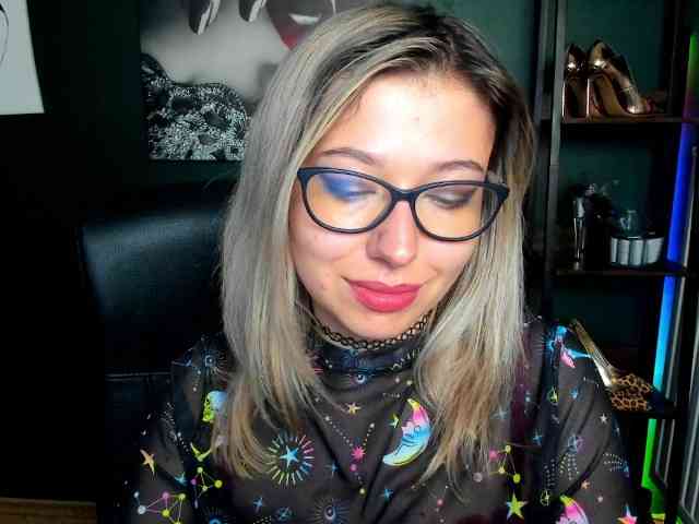 xxHeidiLove webcam