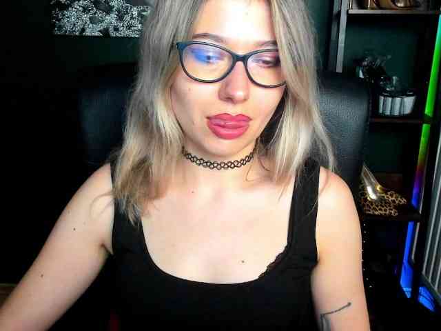 xxHeidiLove webcam