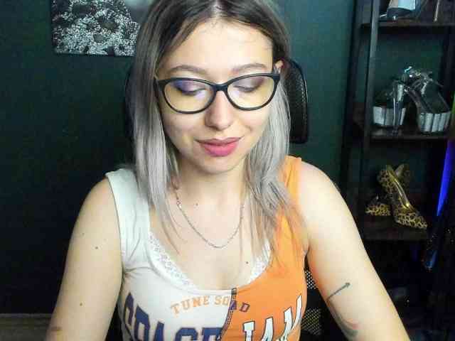 xxHeidiLove webcam