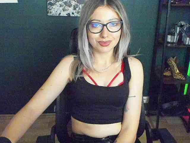 xxHeidiLove webcam