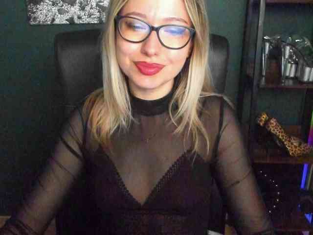 xxHeidiLove webcam