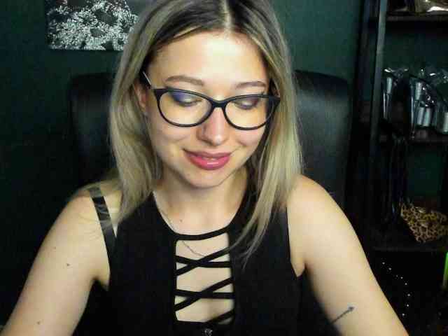xxHeidiLove webcam