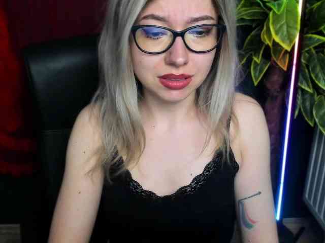 xxHeidiLove webcam