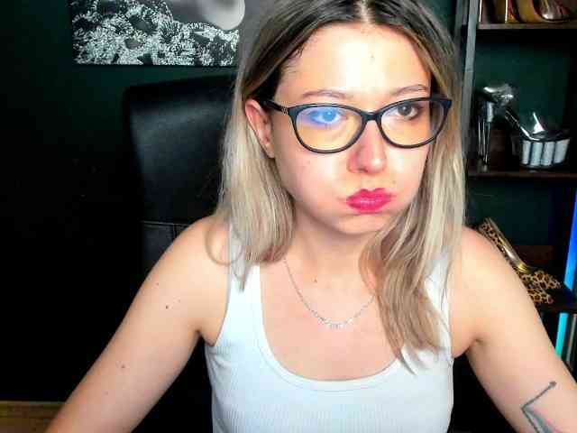 xxHeidiLove webcam