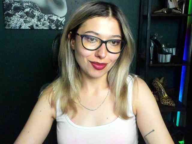 xxHeidiLove webcam