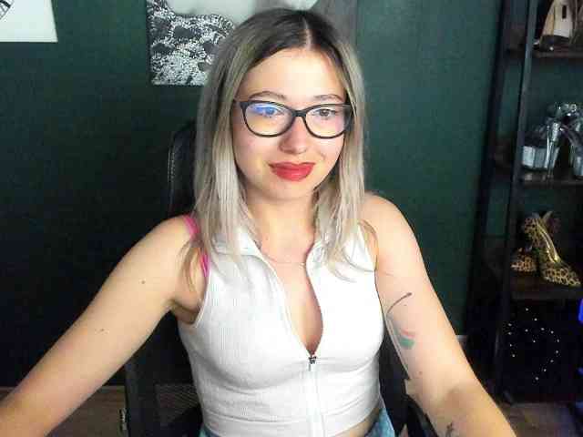 xxHeidiLove webcam