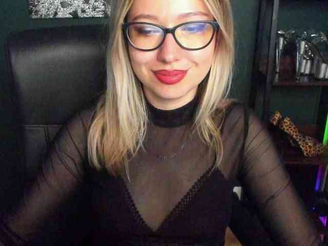 xxHeidiLove webcam