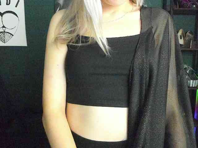 xxHeidiLove webcam