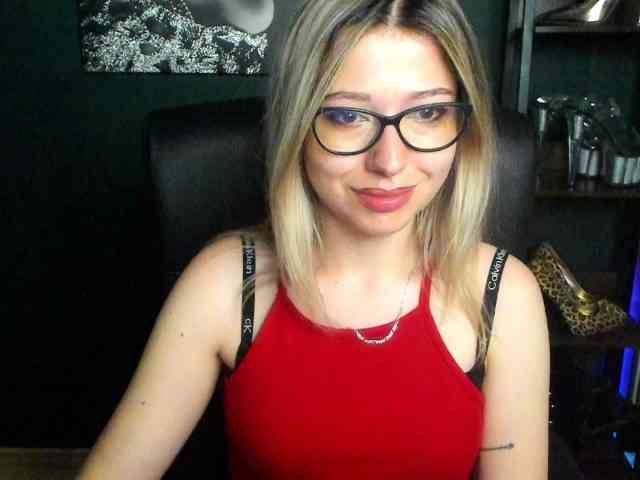 xxHeidiLove webcam