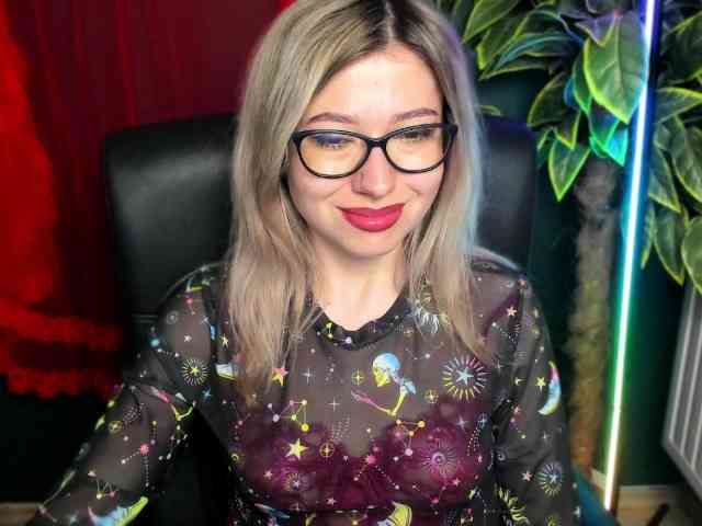 xxHeidiLove webcam
