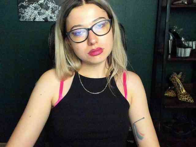 xxHeidiLove webcam