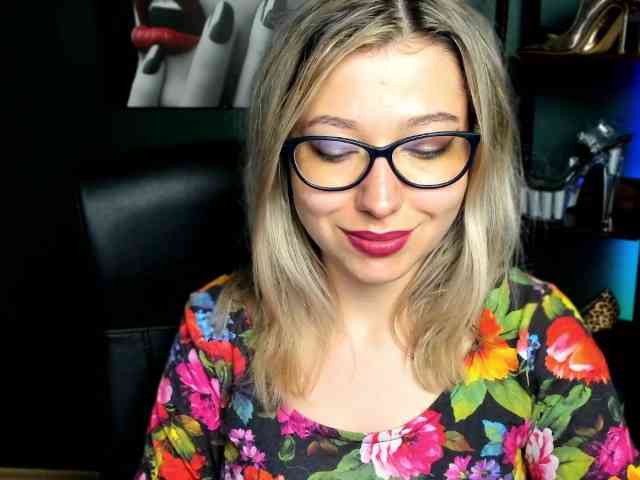 xxHeidiLove webcam