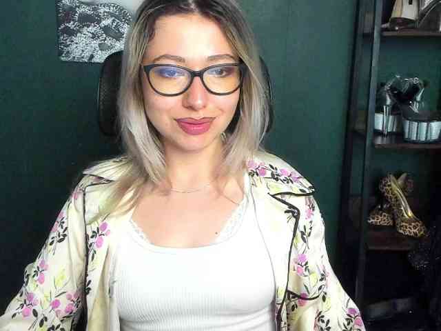 xxHeidiLove webcam