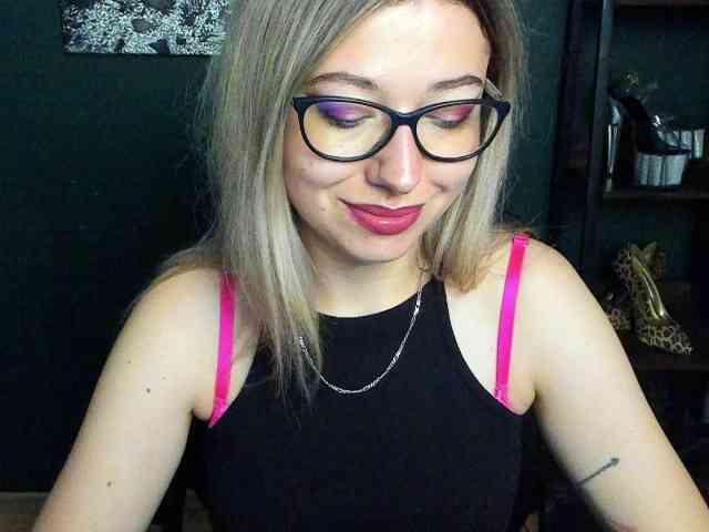 xxHeidiLove webcam