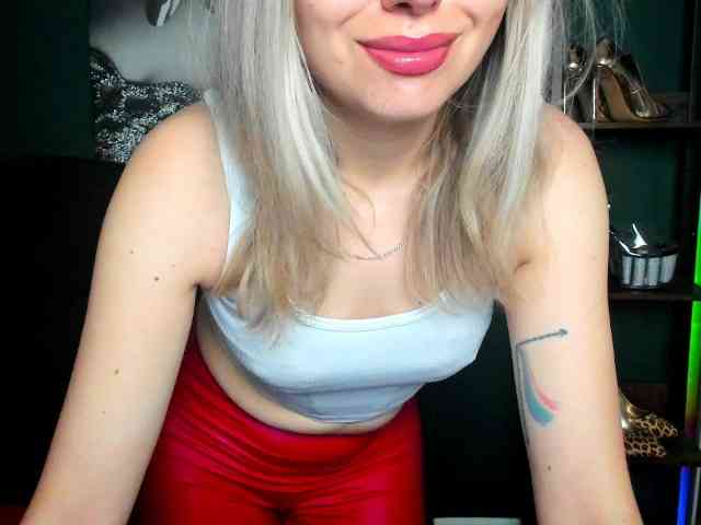 xxHeidiLove webcam