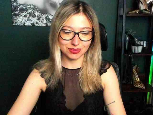 xxHeidiLove webcam