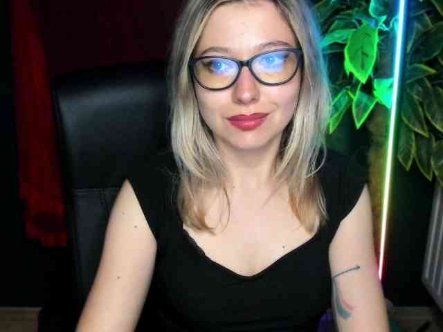 xxHeidiLove webcam