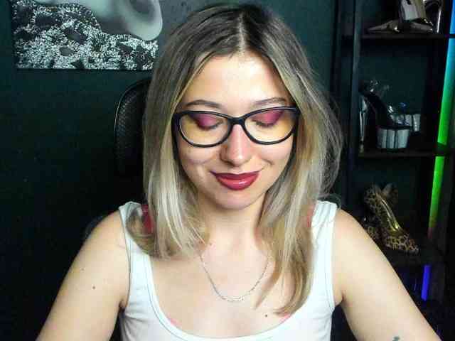 xxHeidiLove webcam