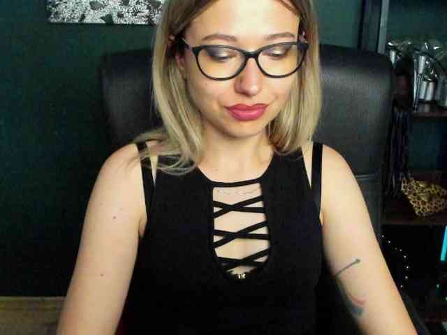 xxHeidiLove webcam