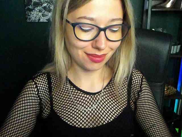 xxHeidiLove webcam