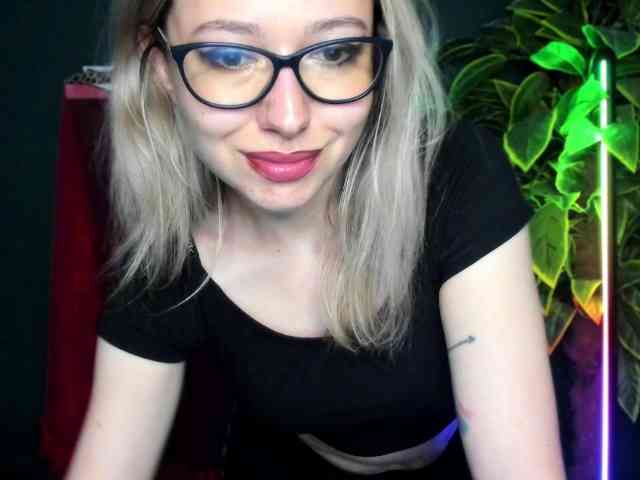 xxHeidiLove webcam