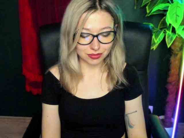 xxHeidiLove webcam
