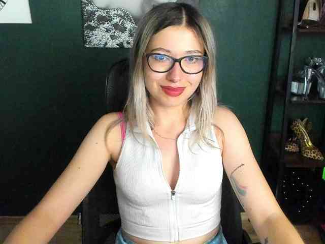 xxHeidiLove webcam