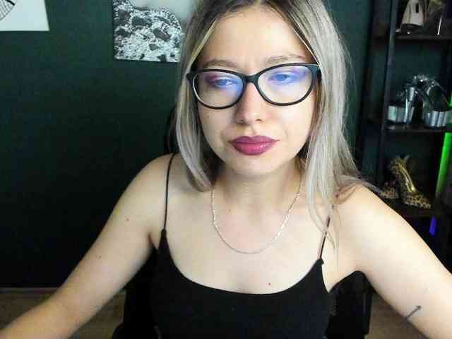 xxHeidiLove webcam