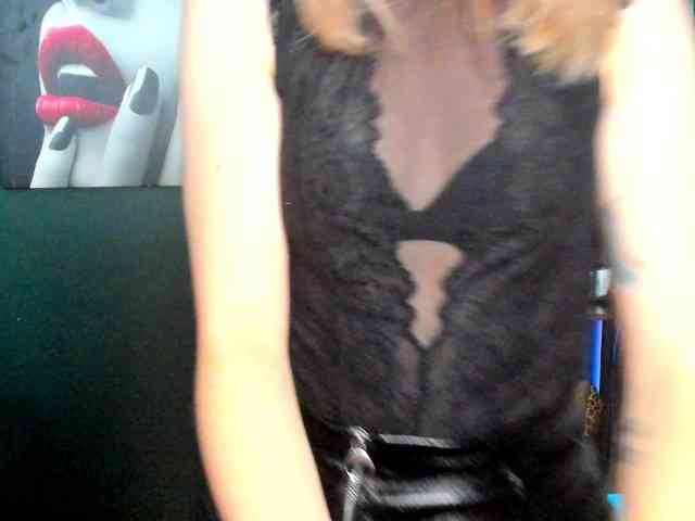 xxHeidiLove webcam