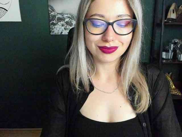 xxHeidiLove webcam