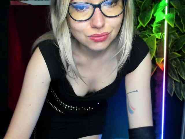 xxHeidiLove webcam