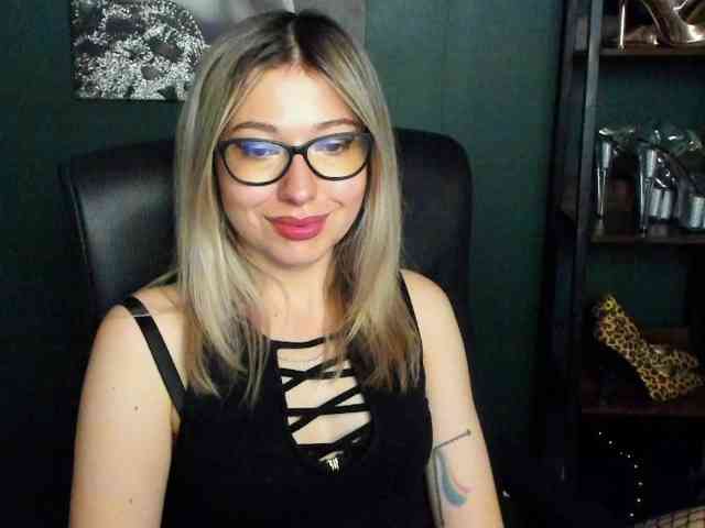 xxHeidiLove webcam